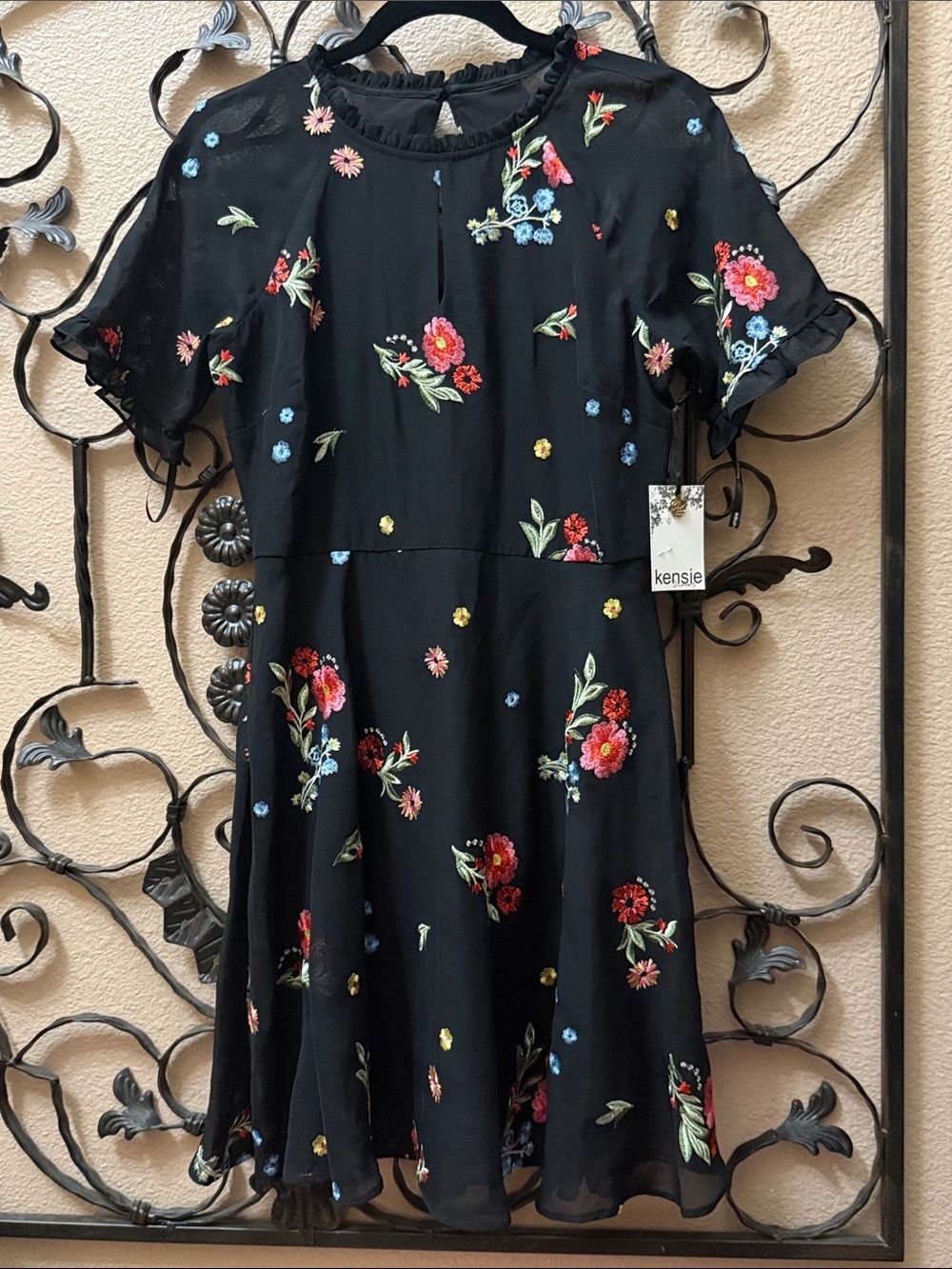 KENSIE Black Chiffon Embroidered Floral Dress Size 6 NWT